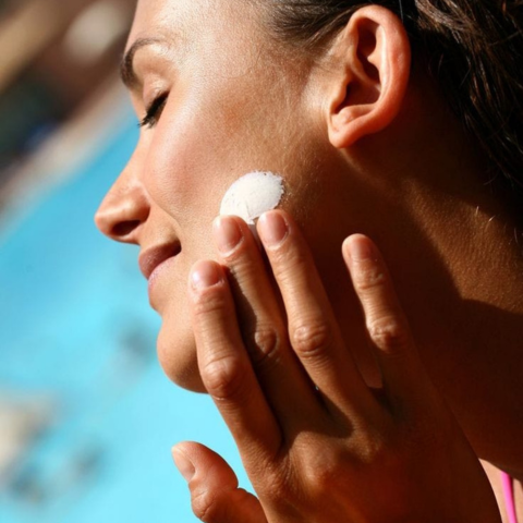 PROTECTOR SOLAR ANTIENVEJECIMIENTO ¡TU CUIDADO ES TU BELLEZA!  OFERTA 2X 1 +  ENVÍO GRATIS